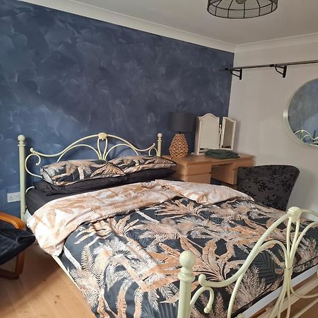 Driftmark Beachfront Location Aberavon Beach Sea Views Large Driveway Parking Private Site Fibre Optic Wi Fi Port Talbot Esterno foto