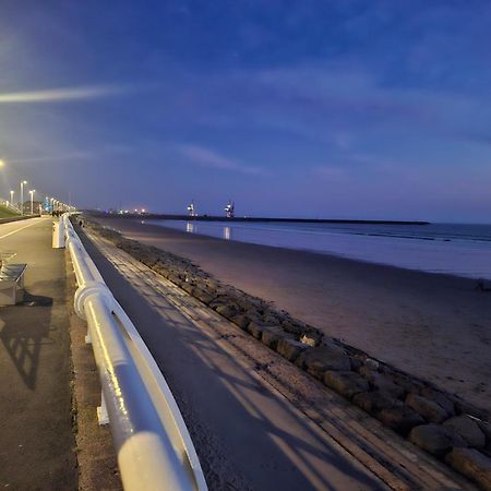 Driftmark Beachfront Location Aberavon Beach Sea Views Large Driveway Parking Private Site Fibre Optic Wi Fi Port Talbot Esterno foto