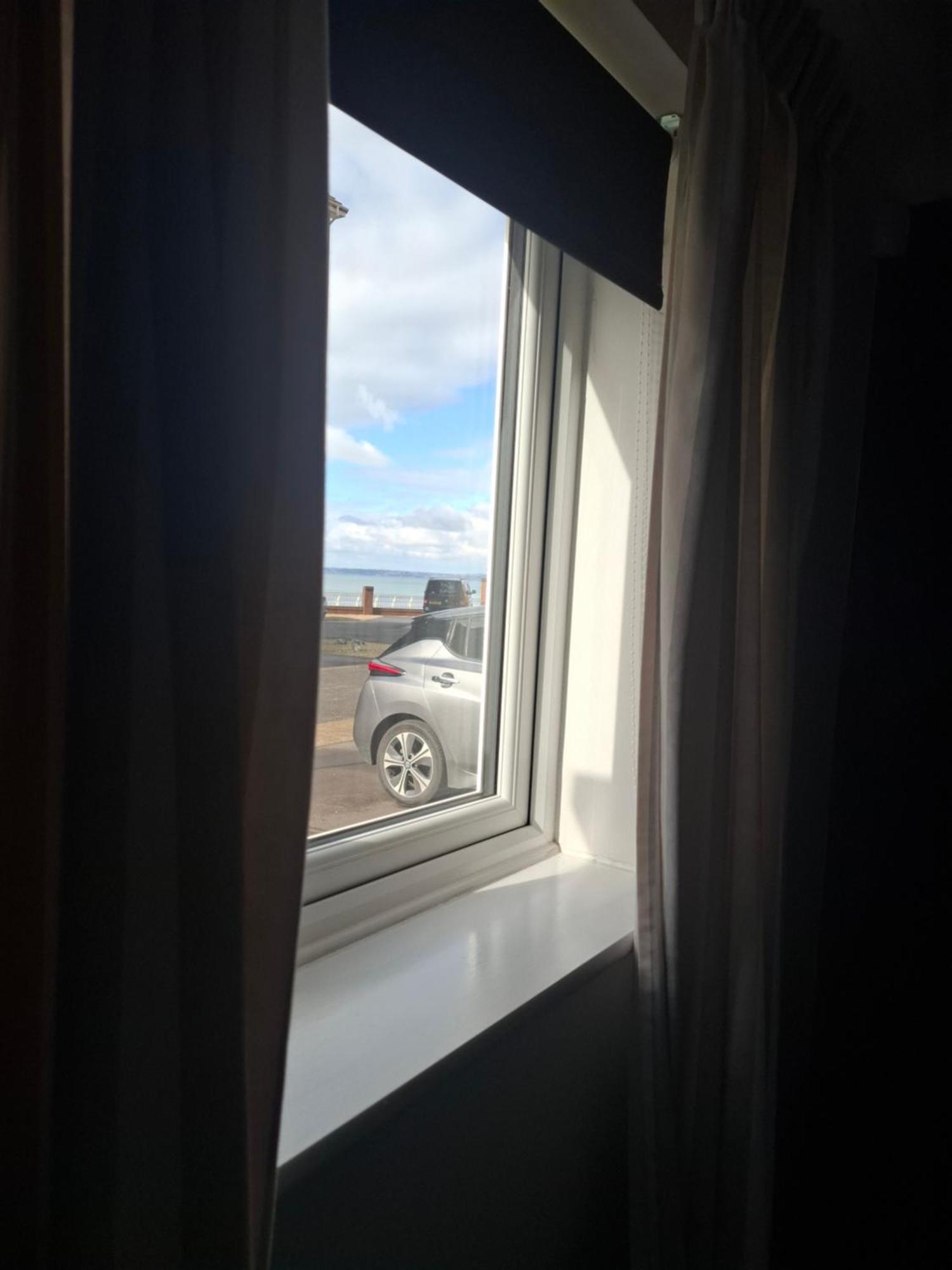 Driftmark Beachfront Location Aberavon Beach Sea Views Large Driveway Parking Private Site Fibre Optic Wi Fi Port Talbot Esterno foto